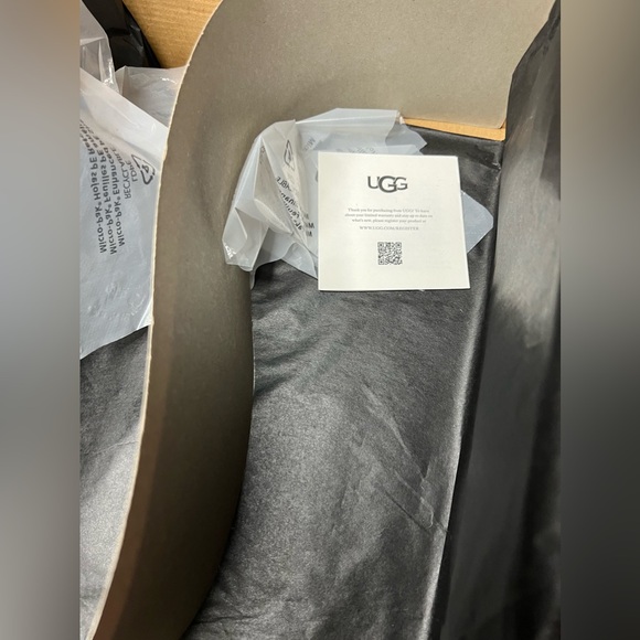 Men’s UGG slippers - Picture 11 of 13